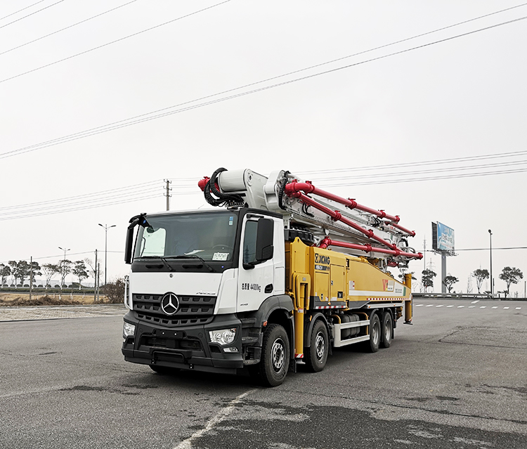 XCMG official 62m concrete pump truck HB62V China concrete truck with Benz chassis for sale